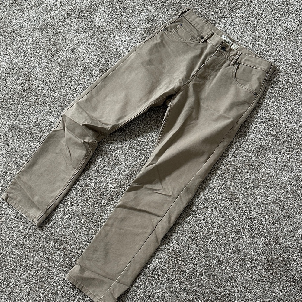Patagonia Men's Chino Pants in Tan